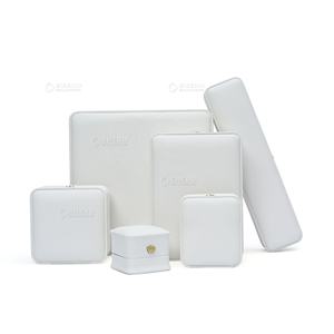 Coffret bijoux velours personnalisé rectangulaire emballage plastique pour collier, bracelet, boucle d'oreille, bague bijoux - Product Image 3