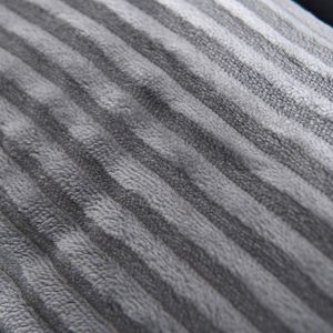 Cama para mascotas autocalentable de 24 pulgadas, cama gris rectangular lavable a máquina para gatos y perros - Product Image 3