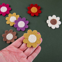 Petites broderies sans colle, idéales pour les pinces à cheveux DIY, les accessoires capillaires et les accessoires vestimentaires.