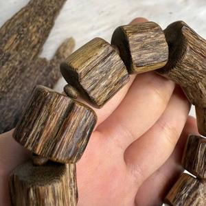 Bracelet en perles de bois naturel, fait main, élastique, bijoux en bois unisexe pour la prière, la méditation, le port quotidien - Product Image 1