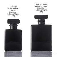 Flacon de parfum de luxe moderne en verre plat de 50 ml avec pulvérisateur à pompe, surface mate sérigraphiée, estampage doré, diffuseur à bâtonnets inclus
