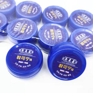 Las tiendas de un y dos yuanes ofrecen cremas para manos y pies con aceite de serpiente y vaselina a prueba de grietas, incluyendo cremas anti-grietas e hidratantes. - Product Image 3