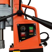 Perceuse magnétique portable 7800E: équipement de forage mobile et flexible pour la construction sur site de navires et de ponts.