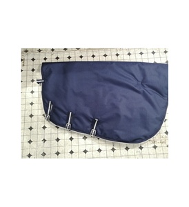 Protector de cuello impermeable para caballos con aislamiento térmico y correas ajustables para protección en invierno - Product Image 1