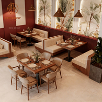 Ensemble de mobilier moderne pour hôtel, restaurant, café, fast-food : table carrée en bois et cuir, chaises, banquette et sièges de type canapé pour cafétéria