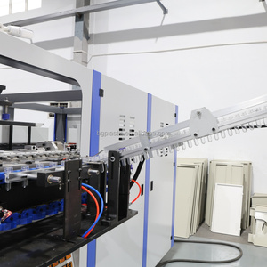 Machine de soufflage de bouteilles en plastique entièrement automatique à 6 cavités avec cylindres importés, valve d'air haute pression et disjoncteur - Product Image 3