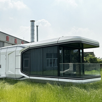 Capsule spatiale de luxe pour le glamping Concept de luxe écologique Capsule spatiale personnalisable