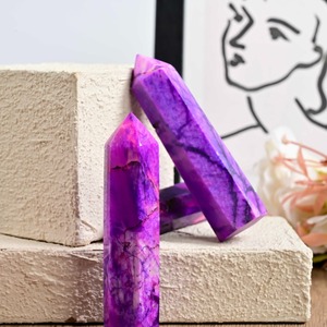 Vente en gros CrystalHola Pointe de cristal de lune violette naturelle polie, Tendance mode, Cristal apaisant, Décoration maison, bureau, chambre 4-10cm - Product Image 6