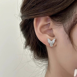 Orecchini a farfalla con perle finte e zirconi per donna, gioielli dolci ed eleganti per tutti i giorni - Product Image 5