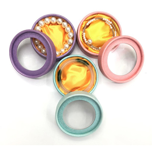 Vente en gros Boîte à bijoux en satin insert stock papier or argent couvercle rond et base Bangle à l'intérieur avec fenêtre en PVC transparent - Product Image 4