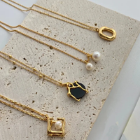 Kalung Wanita Mewah Berlapis Emas Vintage Liontin Mutiara Desain Choker Geometris Elegan Rantai Emas Berbentuk Hati Mewah Elegan