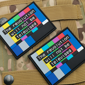 Etiquetas divertidas de goma de PVC suave, <span class=keywords><strong>la</strong></span> revolución no se televisará, Parche de colores suaves de PVC sin señal para bolso al aire libre, sombrero DIY - Product Image 1