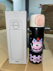 ขวดน้ำเก็บอุณหภูมิสำหรับเด็ก ลายการ์ตูนน่ารัก ขนาด 500 มล. ทำจากสแตนเลส พร้อมหลอดดูดแบบกดเปิด-ปิด พกพาสะดวก - Product Image 2