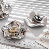 Instagram-inspiriertes Unregelmäßiges Blumenförmiges Schmuck-Organizer-Tablett Luxuriöses Beschichtetes Porzellan Made in China