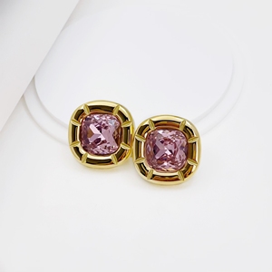 Conjunto de joyería de pendientes impermeables de lujo para mujer Pendientes de diseño de acero inoxidable dorado - Product Image 5