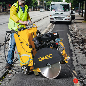 Équipement de découpe de sol PME-Q420, réservoir d'eau de 35 L, moteur refroidi par air, lame de 400 mm, scie à béton à poussée manuelle - Product Image 1