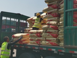 Yihua <span class=keywords><strong>K67</strong></span> SG5วัตถุดิบพลาสติกแผ่นพีวีซีบริสุทธิ์ผงเรซินสีขาวบริสุทธิ์สำหรับอุตสาหกรรมท่อพีวีซีแผ่นแบบกึ่งแข็ง - Product Image 5