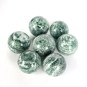Sıcak satış yüksek kalite doğal şifa kristal küre yeşil çim yeşim küre topu Fengshui dekorasyon için