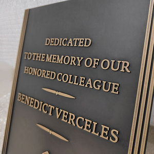 لوحة تذكارية مخصصة للجثث مع صورة مخصصة ونقش بارز ثلاثي الأبعاد من النحاس للمقابر - Product Image 3