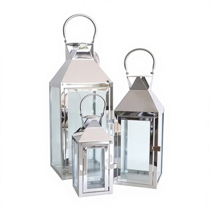 Lanternes à bougies en métal de luxe avec poignées - Product Image 1