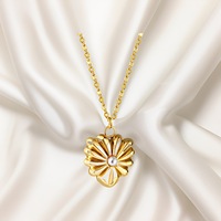 Collier pendentif vintage plaqué or 18 carats avec perles d'imitation, chaîne à maillons en acier inoxydable 304/316, design géométrique en forme de cœur, cadeau unisexe