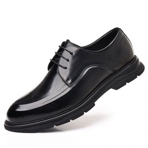 Chaussures habillées classiques en cuir véritable pour hommes, style européen, à enfiler, pour l'automne, idéales pour le travail et les mariages, tendance - Product Image 4