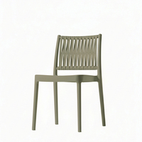 Chaises de salle à manger empilables en plastique durables à bas prix de Jietuo pour les hôtels, les cafés et les cuisines commerciales