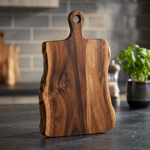 Planche à découper XL en bois d'acacia artisanal Aqdus Saleem, 41,6x26,6x3 cm, 2 cm d'épaisseur, écologique, durable |   Planche de cuisine à bords naturels - Product Image 3