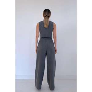 Combinaison grise rayée moderne pour femme, taille haute, tissée, pour le bureau - Product Image 1