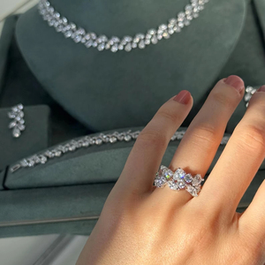 Conjunto de Collar con Hojas de Moissanita (Regalo Nupcial) Joyería para Mujer de Alta Calidad en Plata de Ley con Baño de Rodio Inspirada en la Naturaleza - Product Image 1