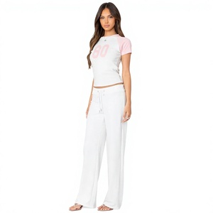 Top Corto Raglán Blanco y Rosa para Mujer con Estampado del Número 80, Cuello Redondo, Manga Corta, Estilo Ajustado, para Todas las Temporadas - Product Image 5