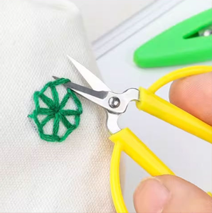 Mini Tijeras Pequeñas y Afiladas Multiusos con Funda, Tijeras Pequeñas para Detalles, para Viajes, Manualidades, Costura, Bordado, Bricolaje - Product Image 4