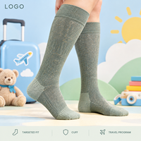Chaussettes de compression sportives vert sauge à compression graduée pour mollets, avec tableau de mesure, manchette plus large et bout plat