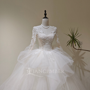 Robes de mariée bouffantes LY145 Princess à manches longues avec broderie en dentelle - Product Image 3