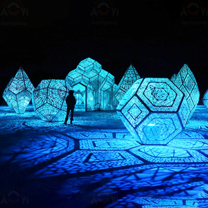 Centre commercial carré extérieur éclairage géométrique art <span class=keywords><strong>installation</strong></span> forme polyédrique motif évider modélisation lumières - Product Image 1