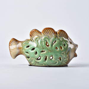 Scultura Decorativa a Forma di Pesce, Versatile <span class=keywords><strong>Ciotola</strong></span> per Frutta in Ceramica e Portacandele, Articolo Regalo in Ceramica Artigianale - Product Image 3