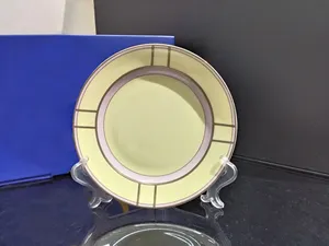 Juego de Platos de Cerámica Redondos en Verde Menta y Crema con Borde Dorado, Vajilla Moderna de Lujo para Fiestas y Cenas - Product Image 5