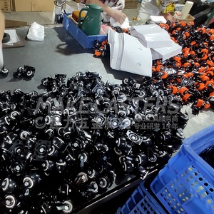 Schwarze <span class=keywords><strong>PP</strong></span> Mittelschwere Lenkrollen Schraube M10 Schwenkbar Mit Bremse Verriegelbare Rollen 1,5\"2\"2,5\"3\"4\"5\" Zoll für Industriewagen - Product Image 5