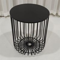 Table d'appoint ronde en MDF noir avec structure en fil métallique