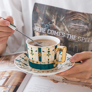 Ensemble tasse et soucoupe à café en porcelaine écologique de style nordique créatif avec bord doré et motif floral, capacité 300 ml, pour le thé de l'après-midi, avec cuillère - Product Image 5