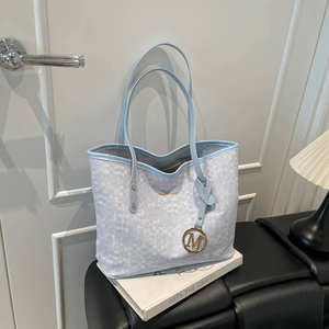 Nouveau sac fourre-tout en PU tendance pour femmes, grande capacité et sac fourre-tout en textile simple - Product Image 1