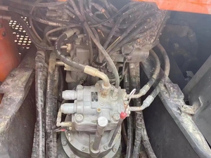 Excavadora Usada Compacta Hitachi ZX200 20T |   Máquina Hidráulica de Segunda Mano para Espacios Reducidos - Product Image 6
