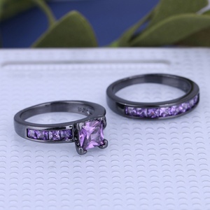 Bague en argent antique noir et or Silverwill pavée de pierres CZ violettes, bijoux élégants pour les amoureux - Product Image 5
