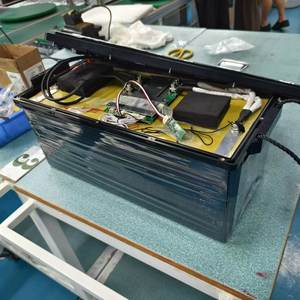 Batería LiFePo4 al por mayor 12V 24V 50Ah 100Ah 200Ah 300Ah Bluetooth IP65 impermeable de ciclos profundos batería solar recargable - Product Image 5