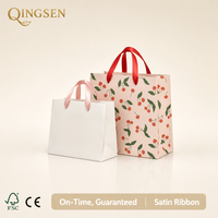 Sacs cadeaux en papier de luxe personnalisés, motif cerisier blanc et rose, deux pièces, avec poignées en ruban de satin, lot en gros pour boutiques et commerces de détail