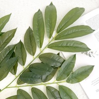 Feuilles de citron artificielles de haute qualité en plastique souple pour la décoration de mariages, la maison et l'aménagement paysager intérieur/extérieur