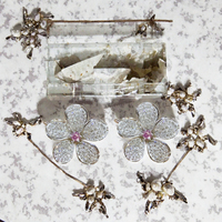 Anting-anting kuningan berlapis emas dengan hiasan bunga zirkon untuk hadiah ulang tahun wanita