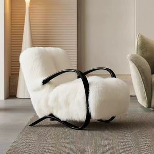 Sillón de Lujo con Detalles de Felpa para Sala de Estar - Product Image 5