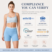Ensemble de yoga personnalisé pour femme : Soutien-gorge de sport à carreaux avec dos réglable et short cycliste taille haute sans couture avant pour la gym, le Pilates et les activités sportives