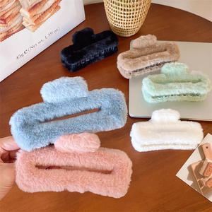 Зимние теплые аксессуары для головы меховые большие размеры 14 см зажим для волос Элегантные пушистые зажимы для волос помпоны зажим для волос для густых волос женщин - Product Image 1